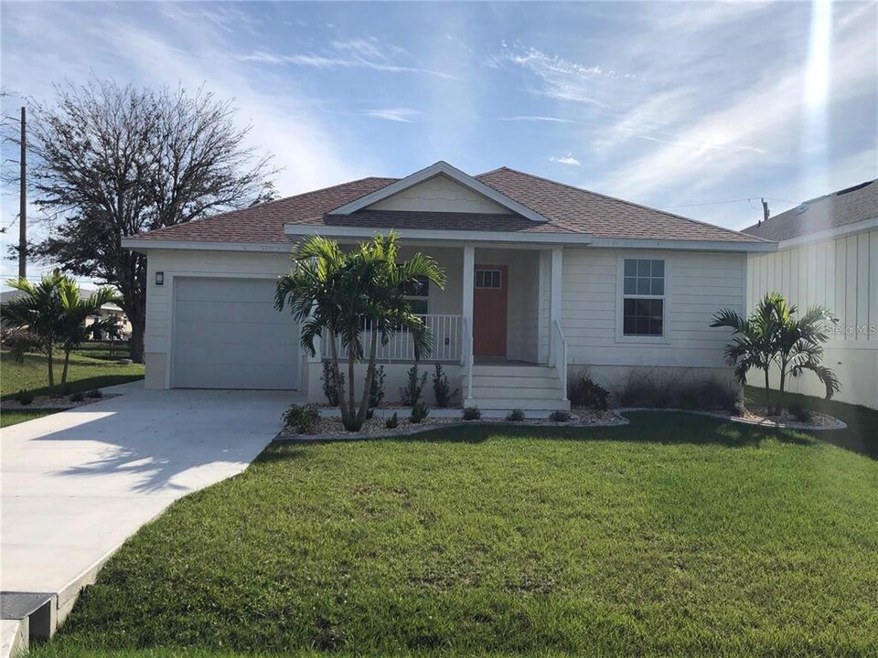 345 San Carlos Dr in Punta Gorda, FL - Building Photo