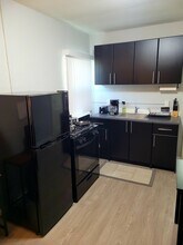 2315 W Victory Blvd, Unit C in Burbank, CA - Building Photo - Building Photo