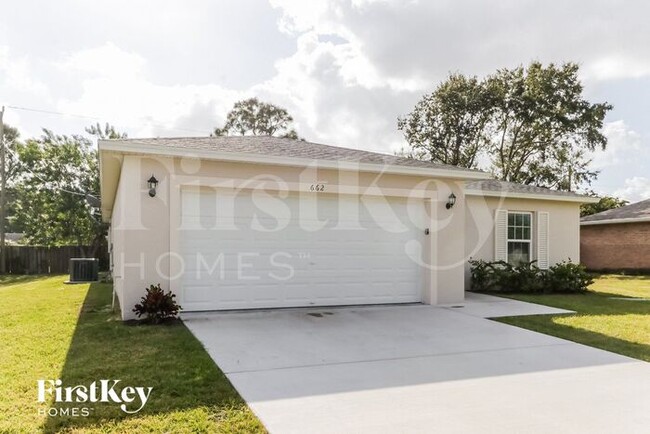 662 SW Badger Terrace in Port St. Lucie, FL - Building Photo - Building Photo