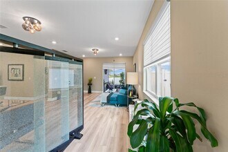 9368 Sandy Bluffs Circle in Parrish, FL - Foto de edificio - Building Photo