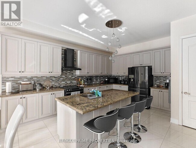 853 Harry Douglas St in Newmarket, ON - Building Photo - Building Photo