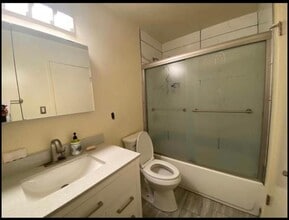 943 Tara Hills Dr in Pinole, CA - Building Photo - Building Photo