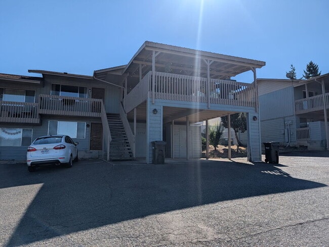 property at 2953 W Lorraine Ave