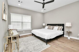 316 Thornton Rd in Houston, TX - Foto de edificio - Building Photo