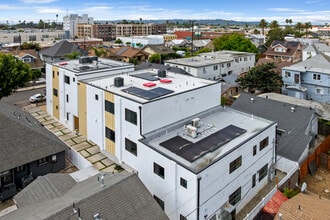 3207 W 18th St in Los Angeles, CA - Building Photo - Building Photo