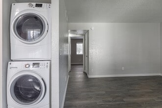 Montecito Apartments in Phoenix, AZ - Foto de edificio - Interior Photo