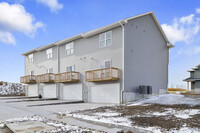 310 Sycamore Dr in West Branch, IA - Foto de edificio - Building Photo