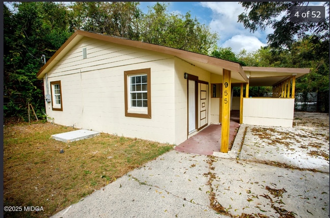 property at 955 Putnam St