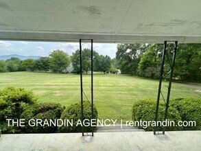7649 Keaton Dr in Hollins, VA - Building Photo - Building Photo