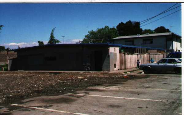 Rolison Garden Apartments in Redwood City, CA - Building Photo - Building Photo