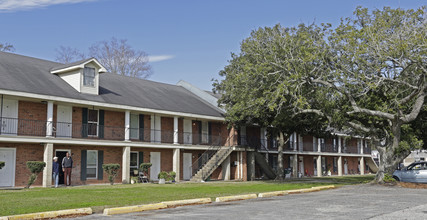 The Colonial Apartments in Marrero, LA - Building Photo - Building Photo