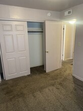 1658 N Bluff St in Wichita, KS - Building Photo - Building Photo