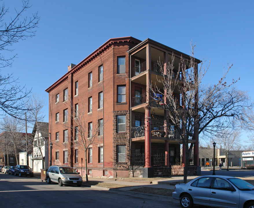 Mount Royal Apartments in Minneapolis, MN - Building Photo