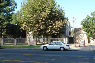 5735 Hazeltine Ave in Van Nuys, CA - Building Photo - Building Photo