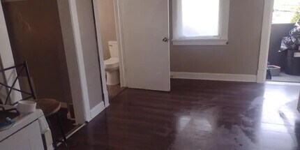 869 Kenneth Ave, Unit Fl1 in New Kensington, PA - Building Photo - Building Photo