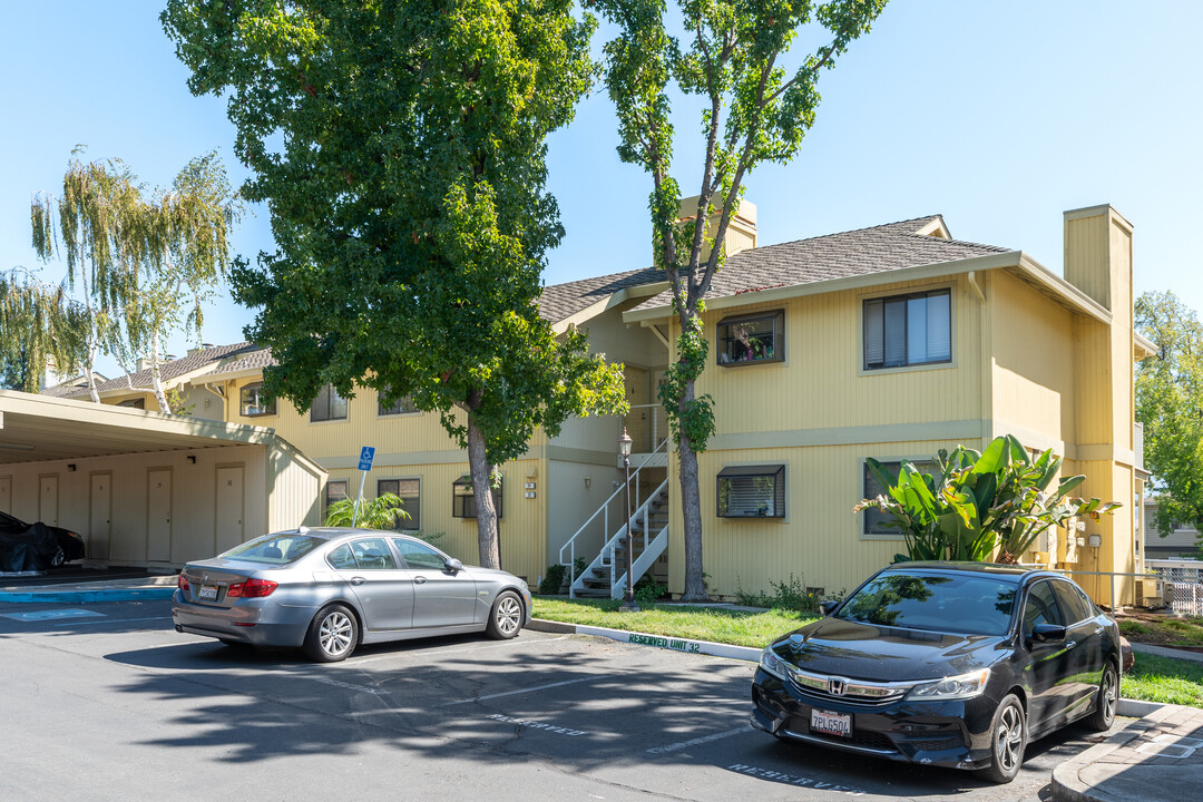 Galindo Woods in Concord, CA - Building Photo