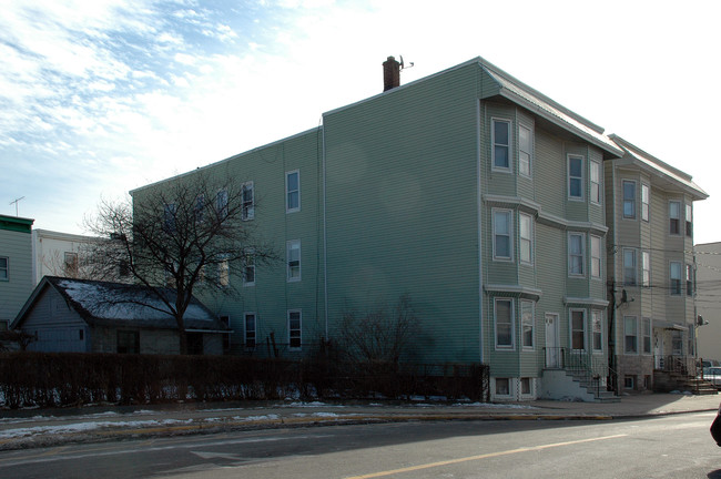 21 Kingsland Ave in Harrison, NJ - Foto de edificio - Building Photo