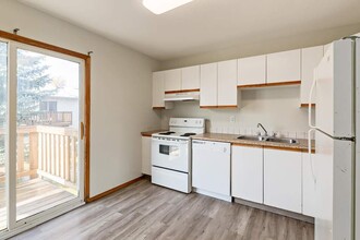 Riverfront Estates in Red Deer, AB - Building Photo - Building Photo