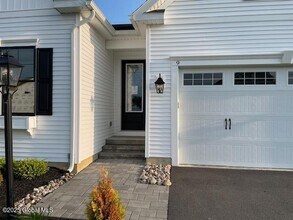 9 Magnolia Dr in Clifton Park, NY - Building Photo - Building Photo