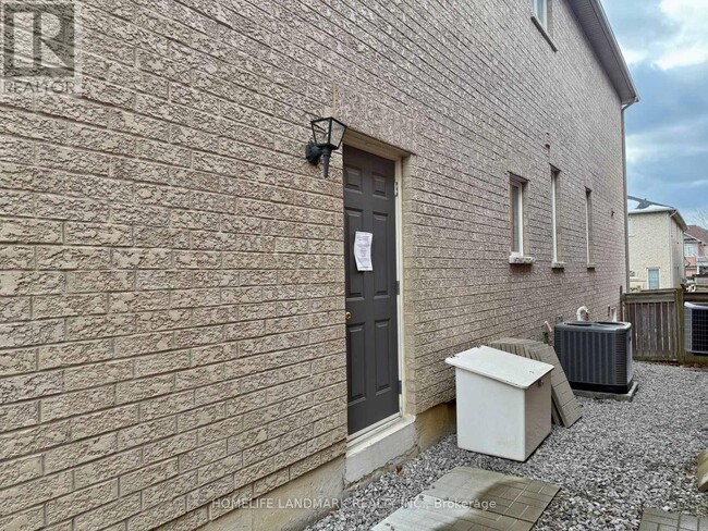 3 Caprara Crescent in Markham, ON - Building Photo - Building Photo