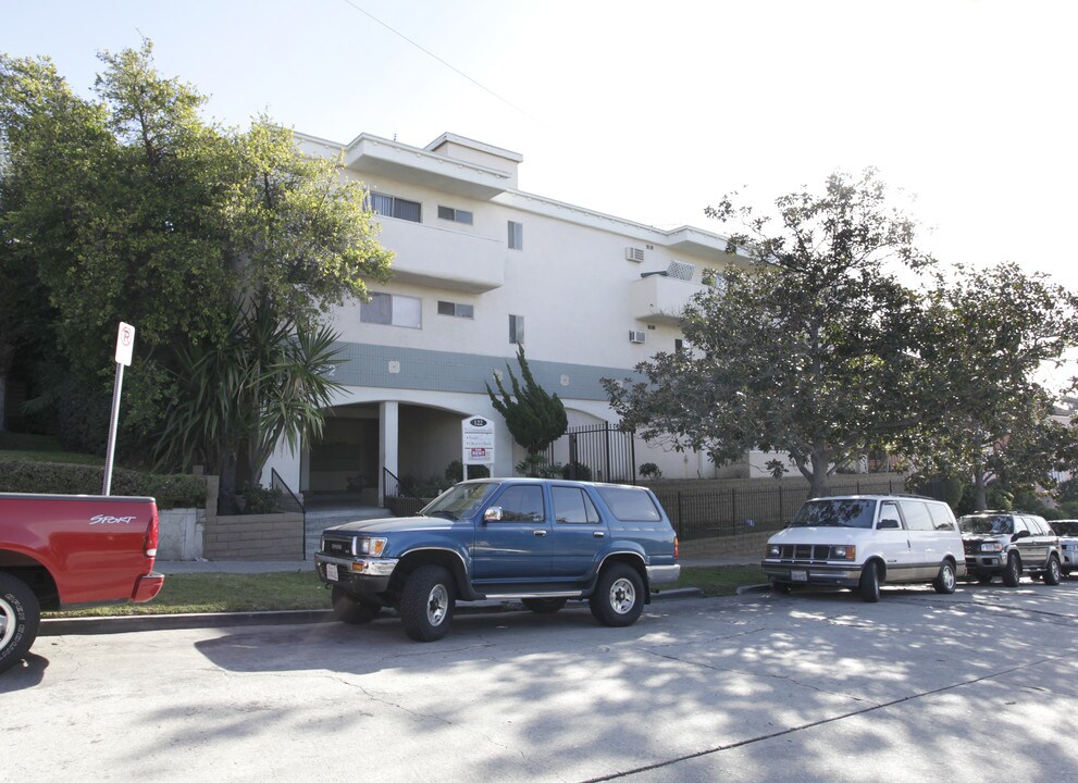 Villa Valore Apartments in Los Angeles, CA - Building Photo