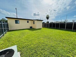 12121 SW 216th St in Miami, FL - Building Photo - Building Photo