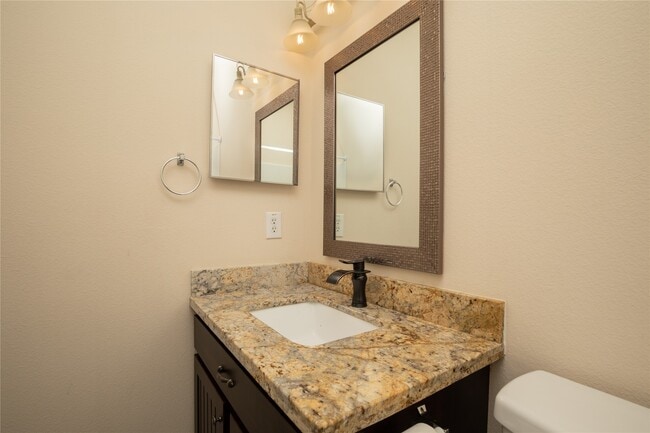 3304 Trail Hollow Dr