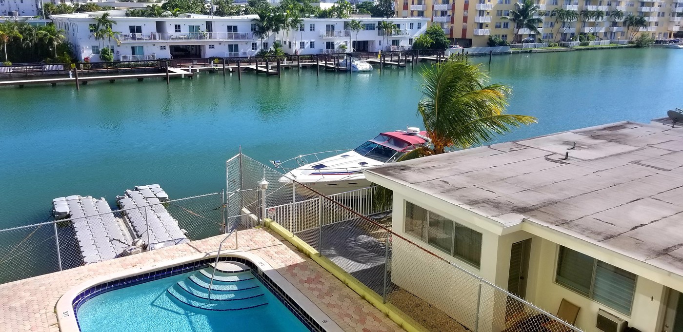 8001 Crespi Blvd, Unit 3D in Miami Beach, FL - Foto de edificio