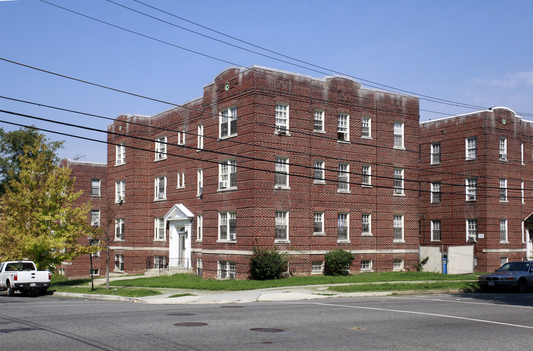 1405 Somerset Pl NW in Washington, DC - Building Photo