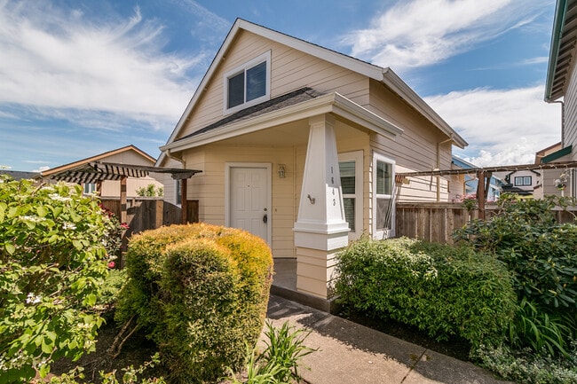 property at 1643 Hamlet Ln