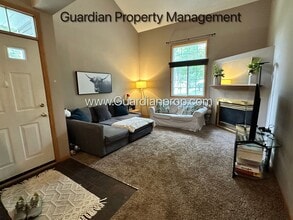 8303 Kimball Dr in Eden Prairie, MN - Building Photo - Building Photo