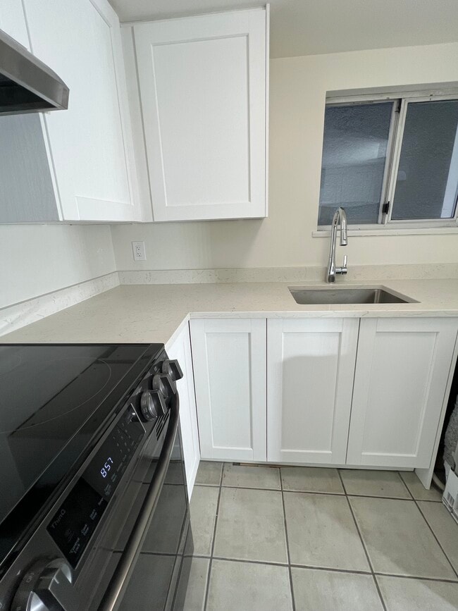 3285 8th Av W in Vancouver, BC - Building Photo - Building Photo