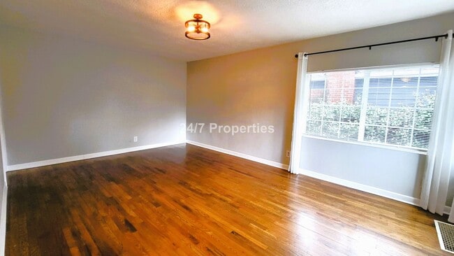 1556 7th St in West Linn, OR - Building Photo - Building Photo