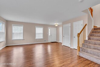 424 Indigo Ct in Morganville, NJ - Building Photo - Building Photo