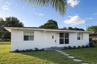 3110 SW 33rd Ave in West Park, FL - Foto de edificio - Building Photo