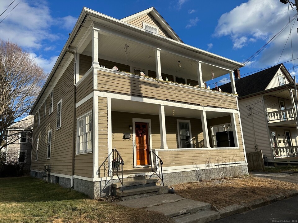 82 Lorenzo St in Torrington, CT - Building Photo