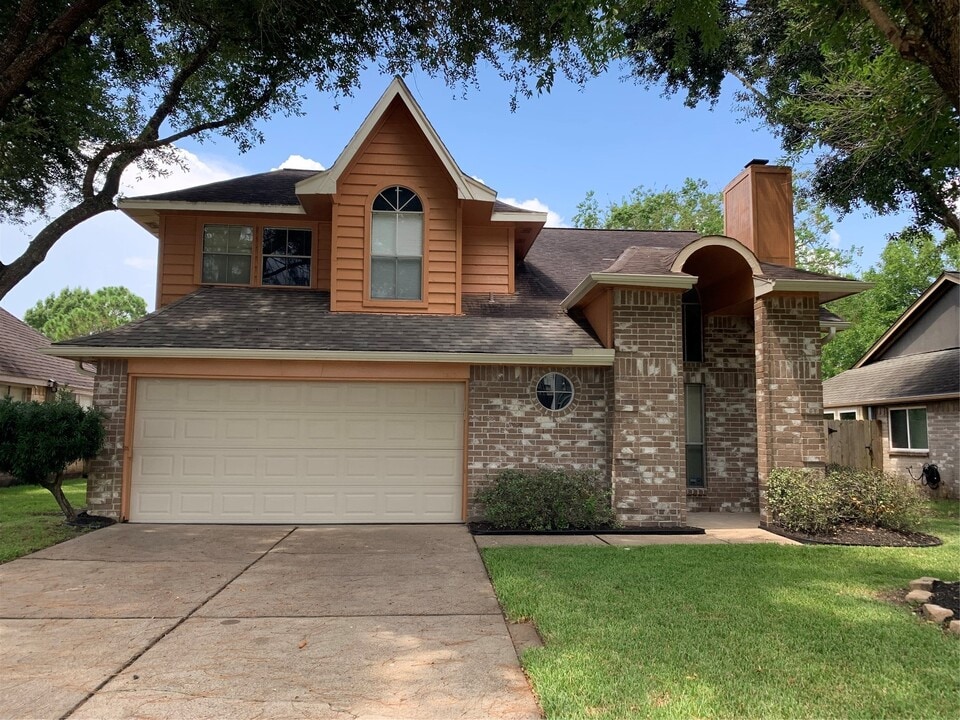 1310 Carefree Dr in League City, TX - Building Photo