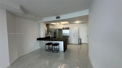 18201 Collins Ave, Unit 4902 in Sunny Isles Beach, FL - Foto de edificio - Building Photo