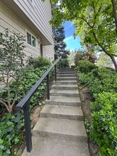 642 Commons Dr in Sacramento, CA - Foto de edificio - Building Photo
