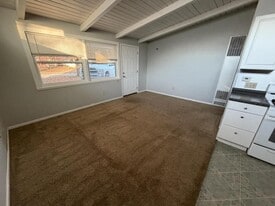 1521 S Poplar St in Ottawa, KS - Building Photo