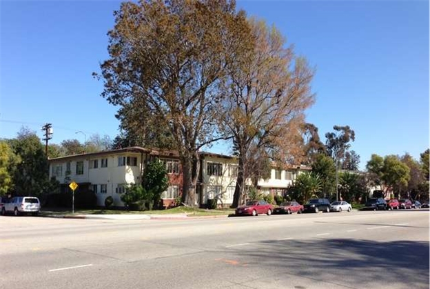 10519 Riverside Dr in Toluca Lake, CA - Building Photo