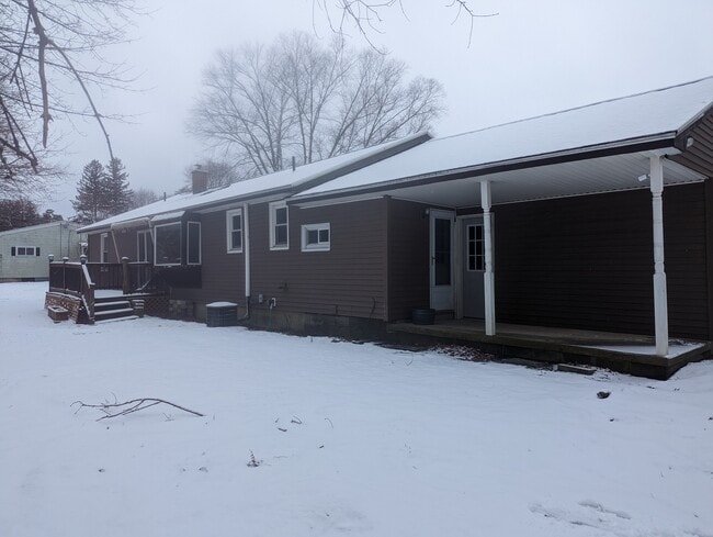 212 Dewey St in Bennington, VT - Building Photo - Building Photo