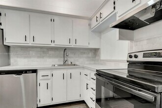 8000 SW 81st Dr in Miami, FL - Building Photo - Building Photo