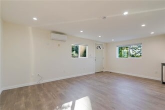 10528 Hillhaven Ave in Los Angeles, CA - Building Photo - Building Photo