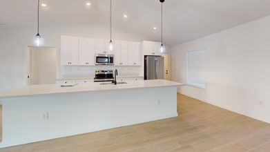 2028 NE 6th Ave in Cape Coral, FL - Building Photo - Building Photo