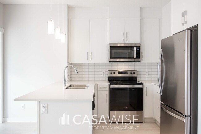 812-812 Welsh Dr in Edmonton, AB - Building Photo - Building Photo