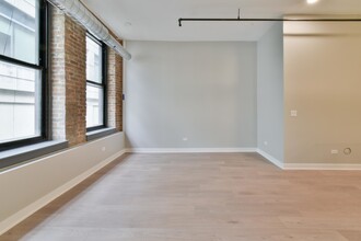 25 W Hubbard St in Chicago, IL - Building Photo - Building Photo