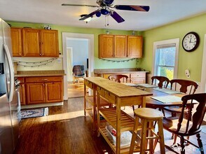 120 Bloomingdale Rd in Waterford, CT - Building Photo - Building Photo