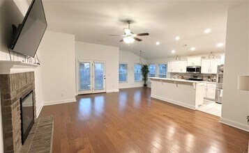 5909 NW Hoover St in Bentonville, AR - Building Photo - Building Photo