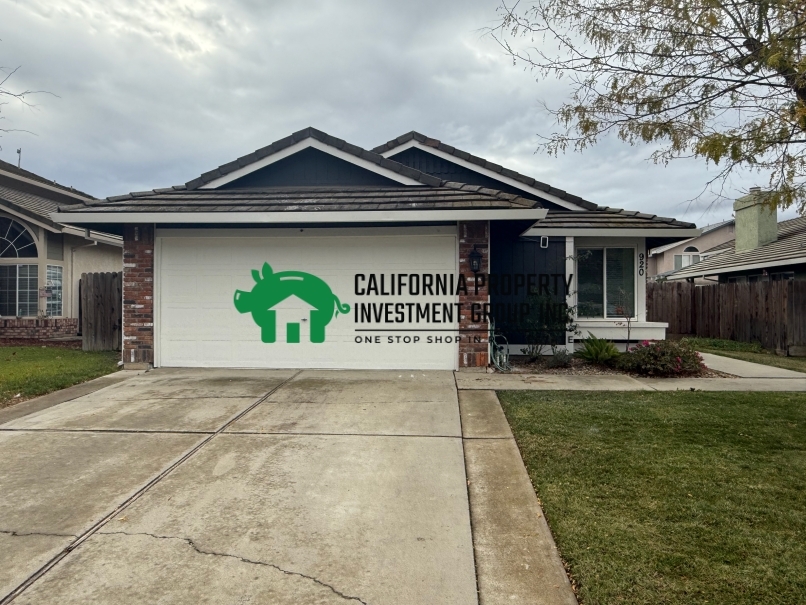 920 Vintage Oak Ave in Galt, CA - Foto de edificio